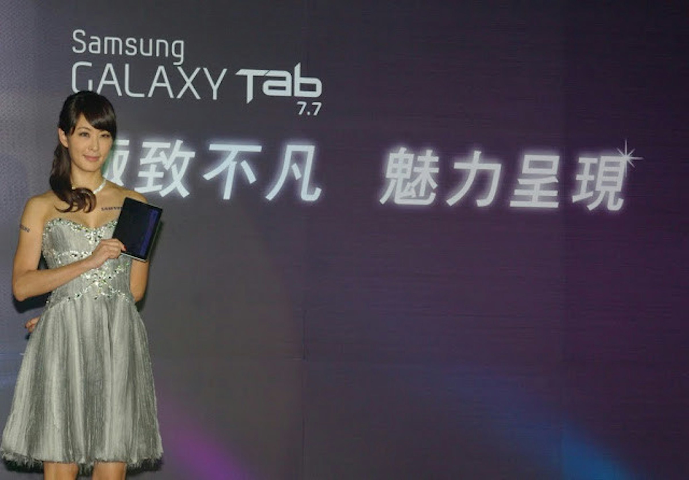 是Samsung Galaxy Tab 7.7 台灣價格出爐：台幣16500元起（更新記者會內容以及與 Galaxy Note 簡易比較表）這篇文章的首圖