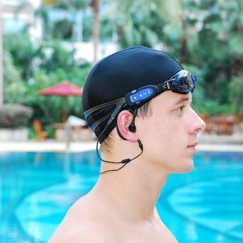 是[好奇] 水聲、樂聲，傻傻聽不清楚的游泳型防水MP3 這篇文章的首圖