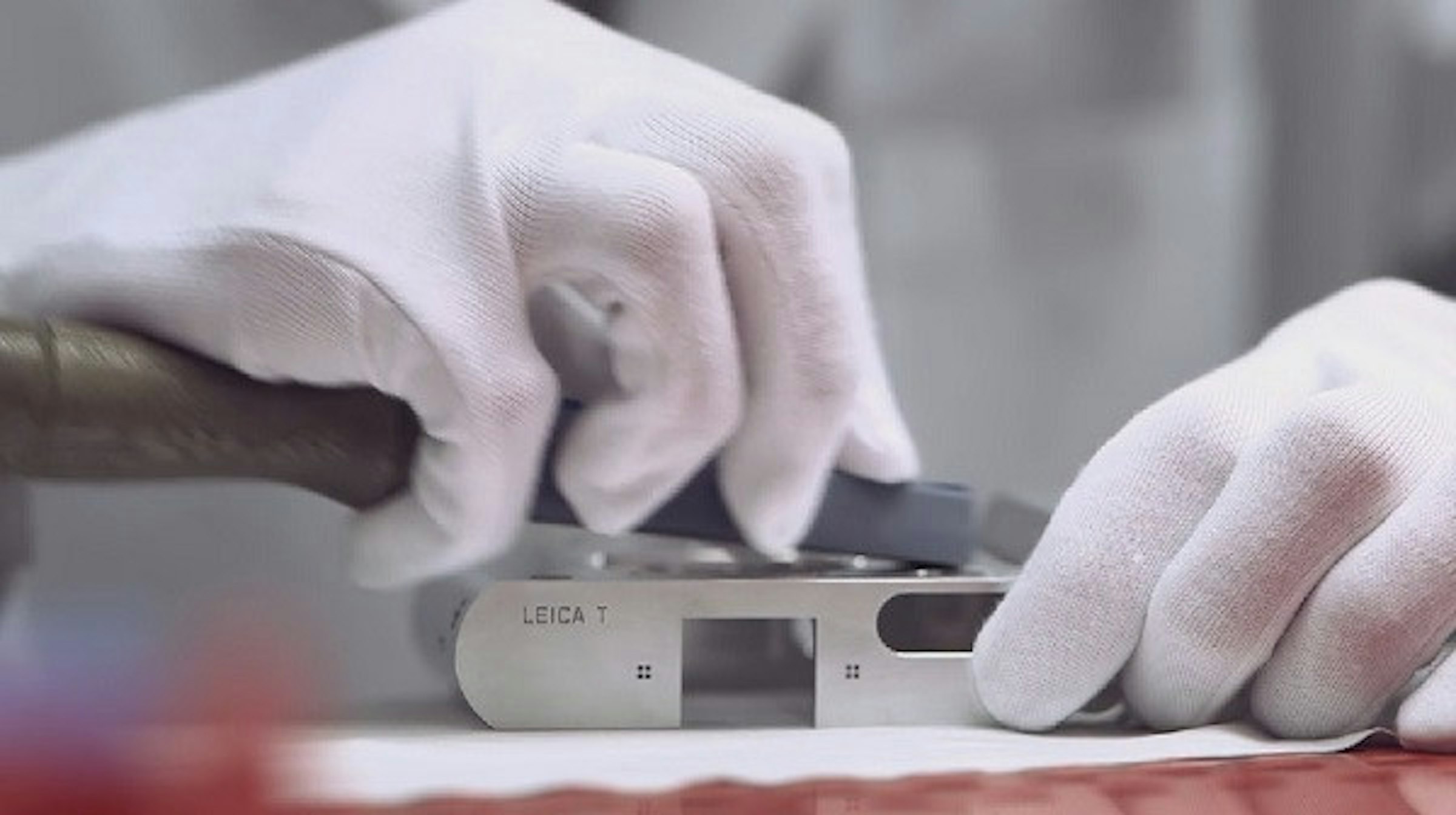 是Leica T 系列相機推出「史上最無聊的廣告」這篇文章的首圖