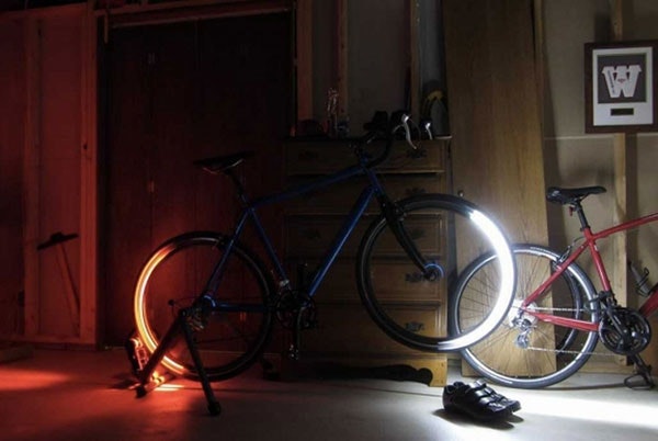 是改變自行車照明觀念，利用輪胎當作車燈這篇文章的首圖