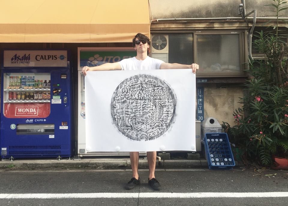 是日本的下水道人孔蓋太美但又不能收藏...,那就拓印下來吧!這篇文章的首圖