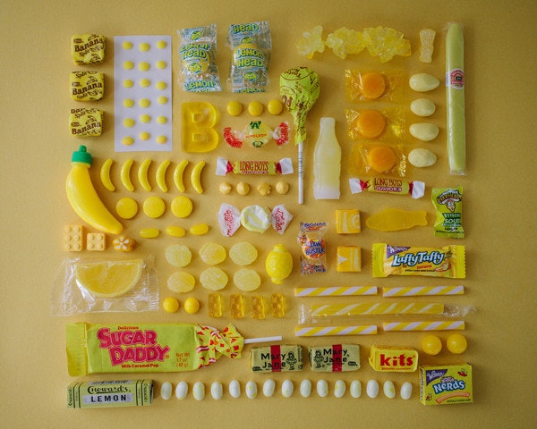 是彩色的糖果中的彩色色素，你吃下了多少？這篇文章的首圖