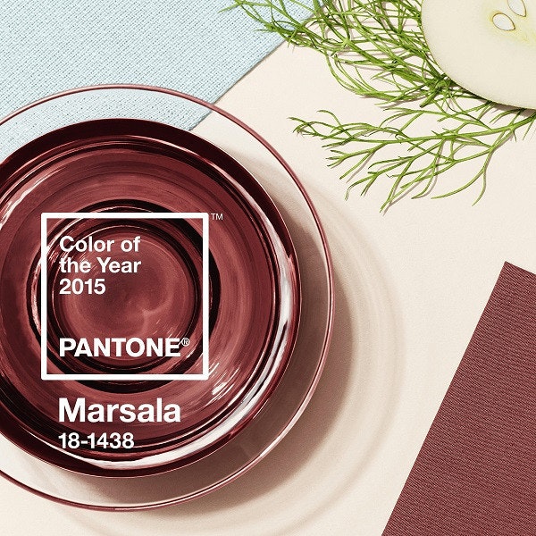 是PANTONE® 官方公布 2015 年度代表色：Marsala 沉穩棗紅這篇文章的首圖