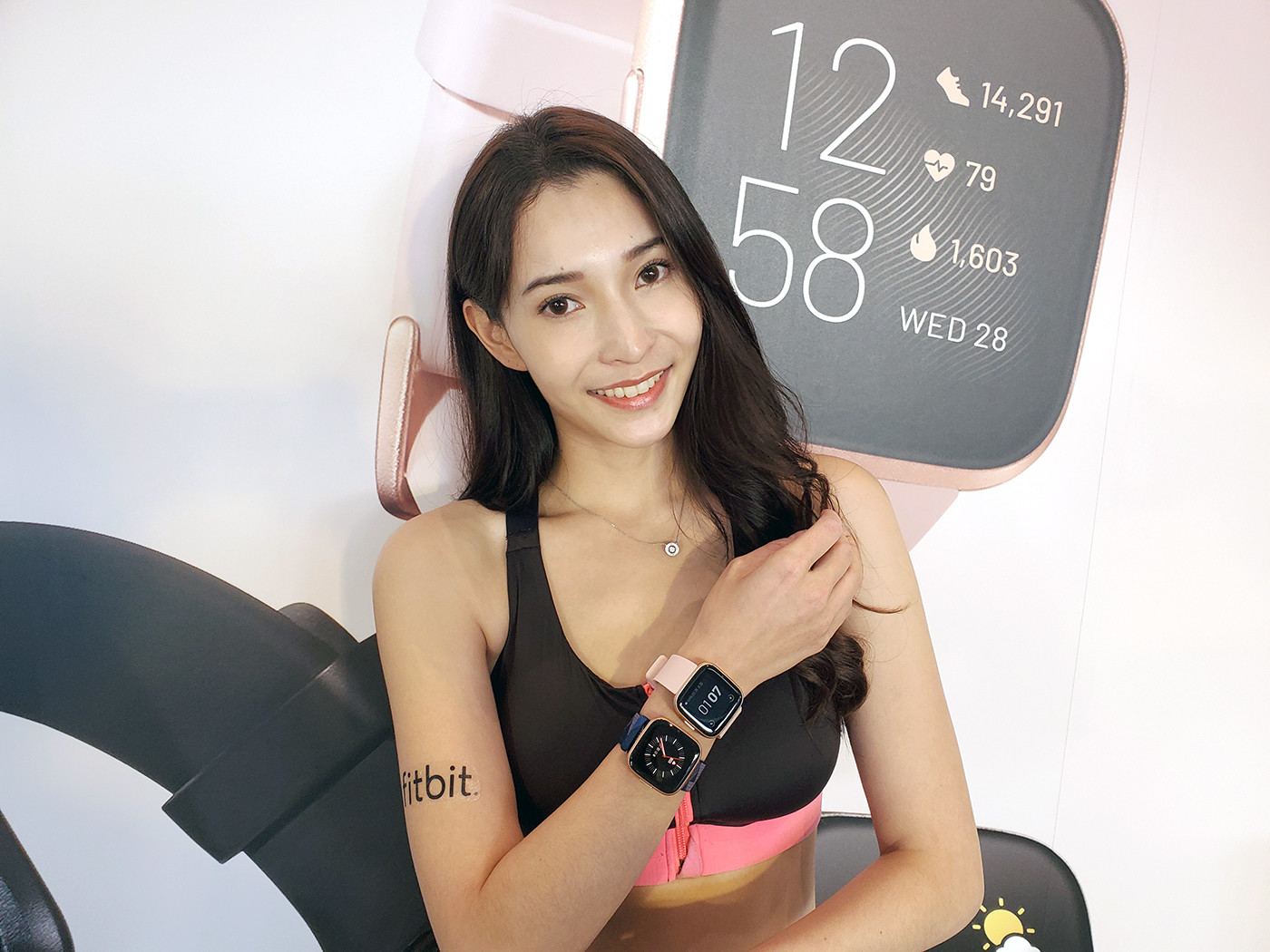 Fitbit Versa2智慧手錶內建麥克風、睡眠管理、血氧濃度變化、售價7,290