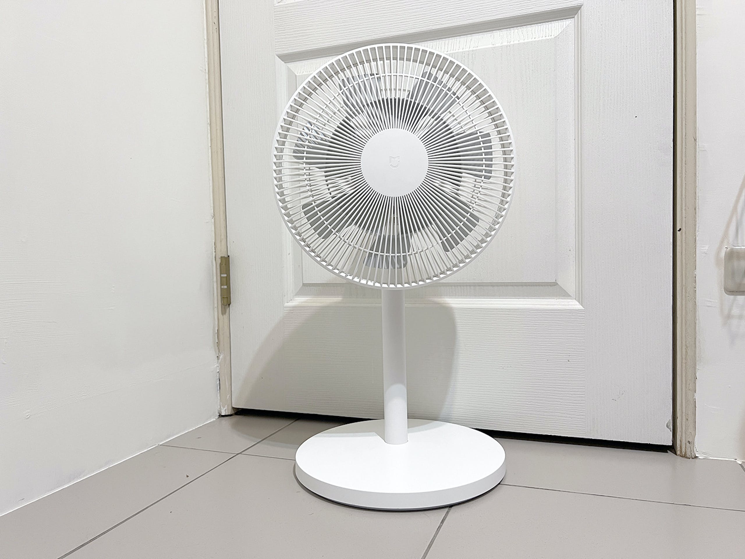照片中包含了照明配件、照明配件、產品設計、設計、產品