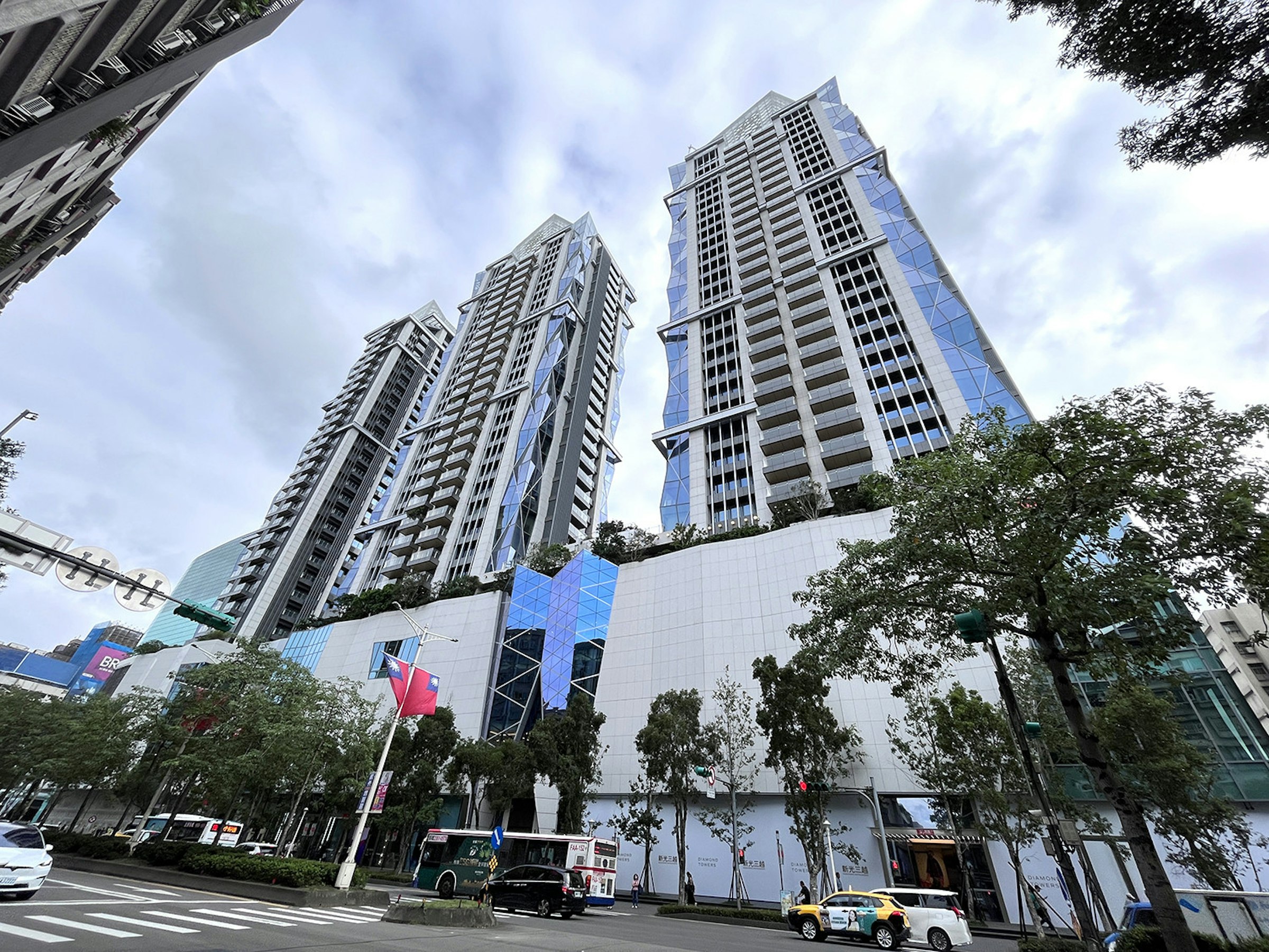 照片中提到了BR、A、MIINN，跟九州電力有關，包含了都市區、都市區、摩天大廣告、鄰里、混合使用