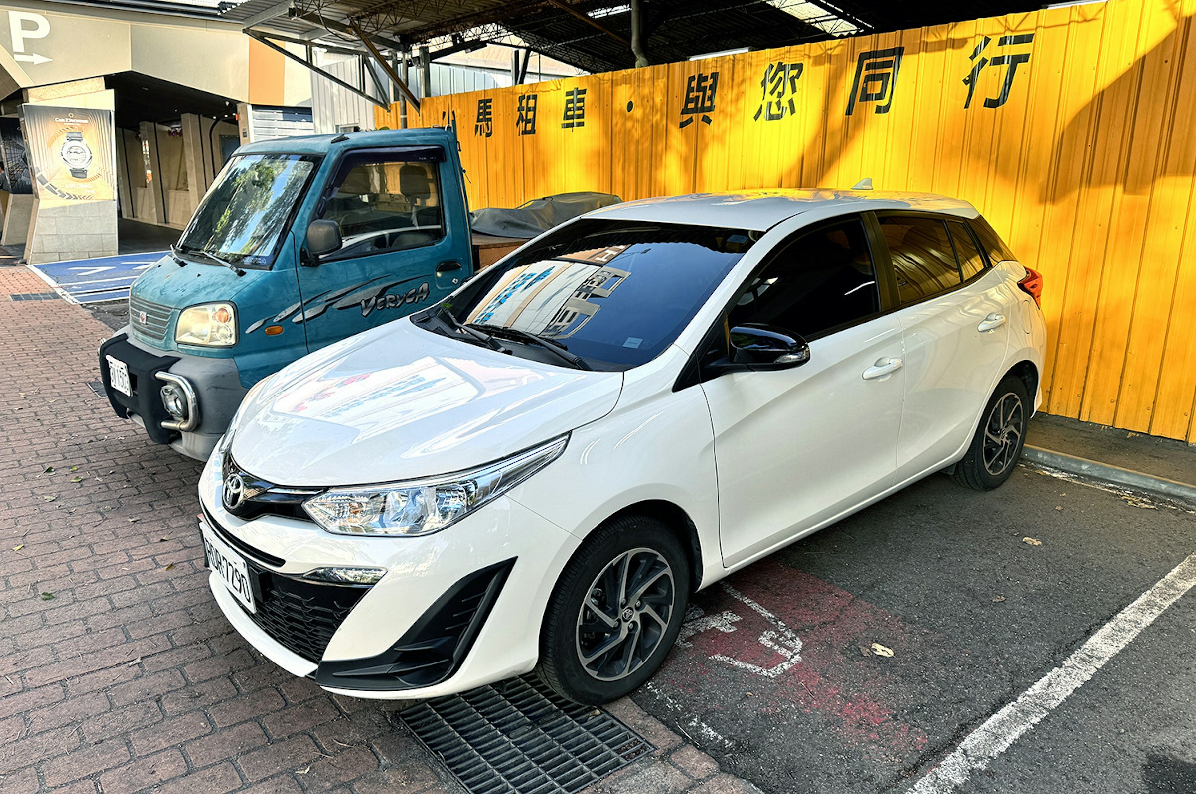 照片中提到了P、systa、VERYCA，包含了家用車、越野車、緊湊型車、標致、汽車
