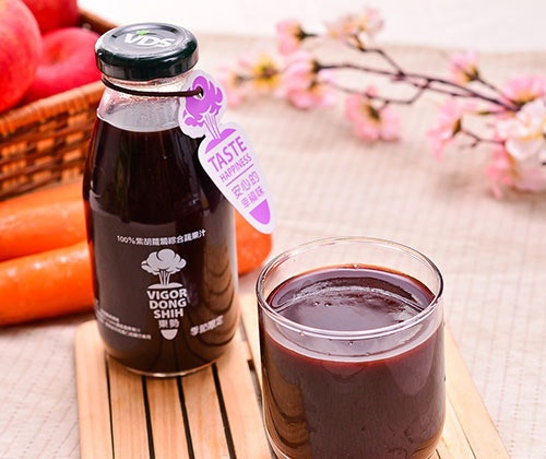 是得福東勢果菜生產合作社，100%紫胡蘿蔔綜合蔬果汁 這篇文章的首圖