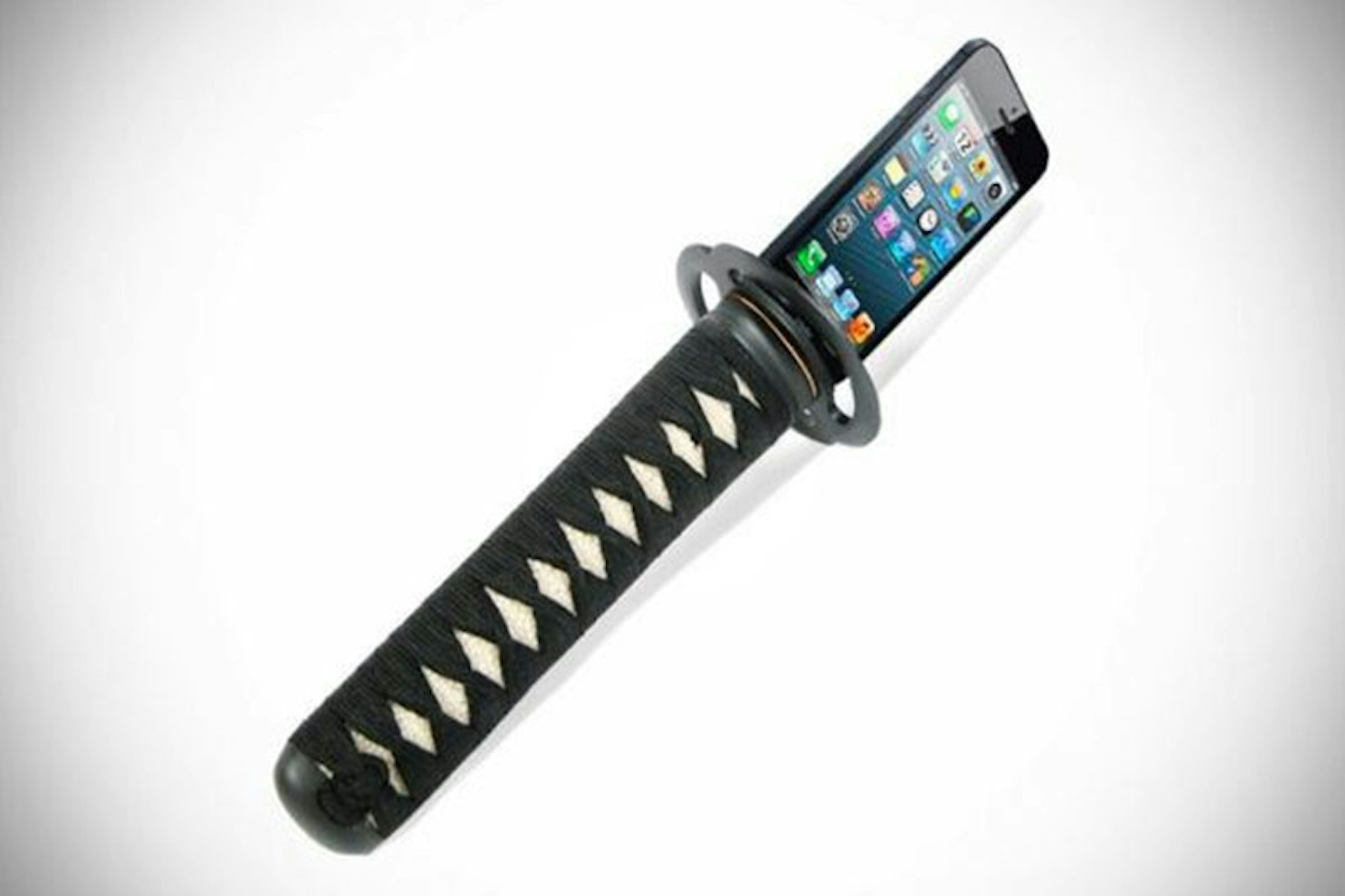 是戰力破表！？武士刀iPhone架這篇文章的首圖