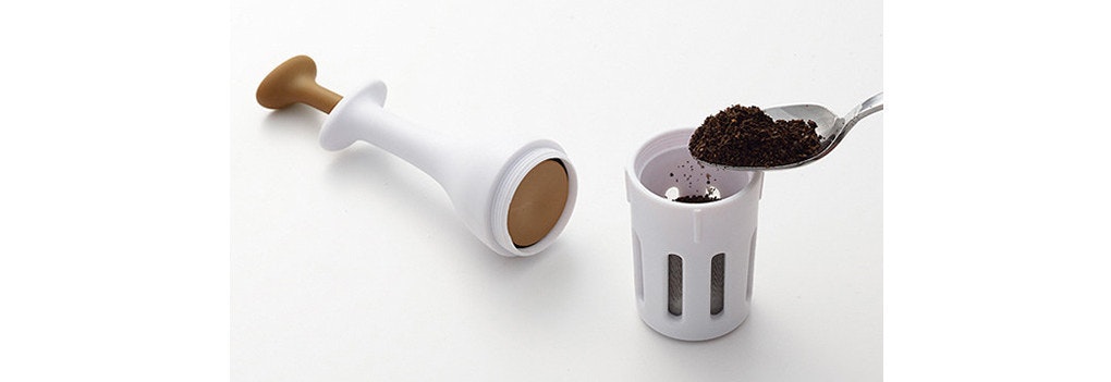 是攜帶式濾壺，四分鐘就能完成一杯美味的咖啡！這篇文章的首圖