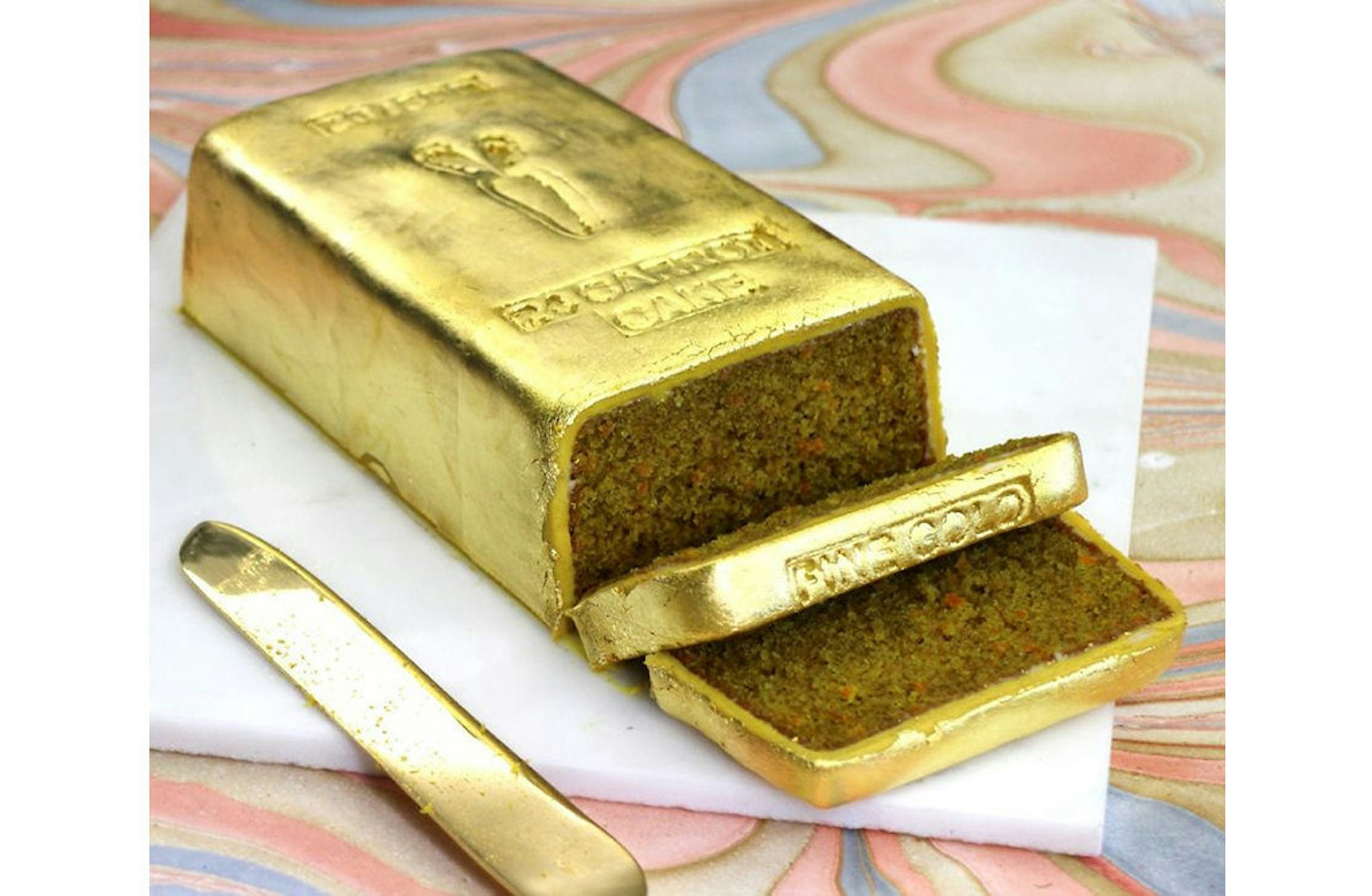 是就算不是土豪也能吃得起的 24K 土豪金蛋糕！這篇文章的首圖