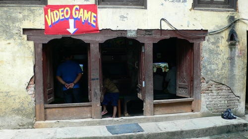 是西藏也有3C店和電玩間！！這篇文章的首圖