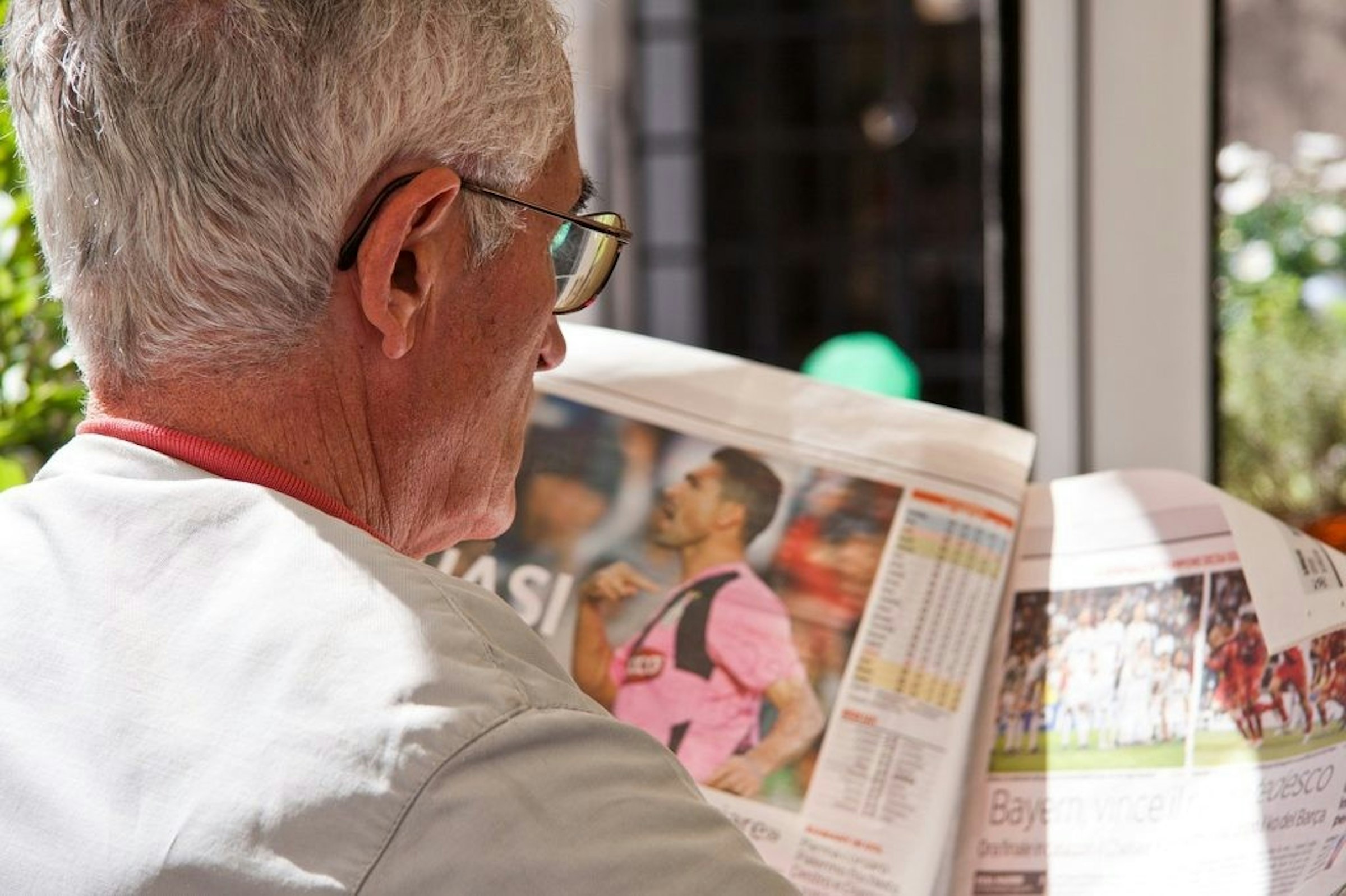 Newspaper, stock.xchng, Old age, Image, Online newspaper, News, , Publishing, Person, Article, old people read newspaper, senior citizen, child