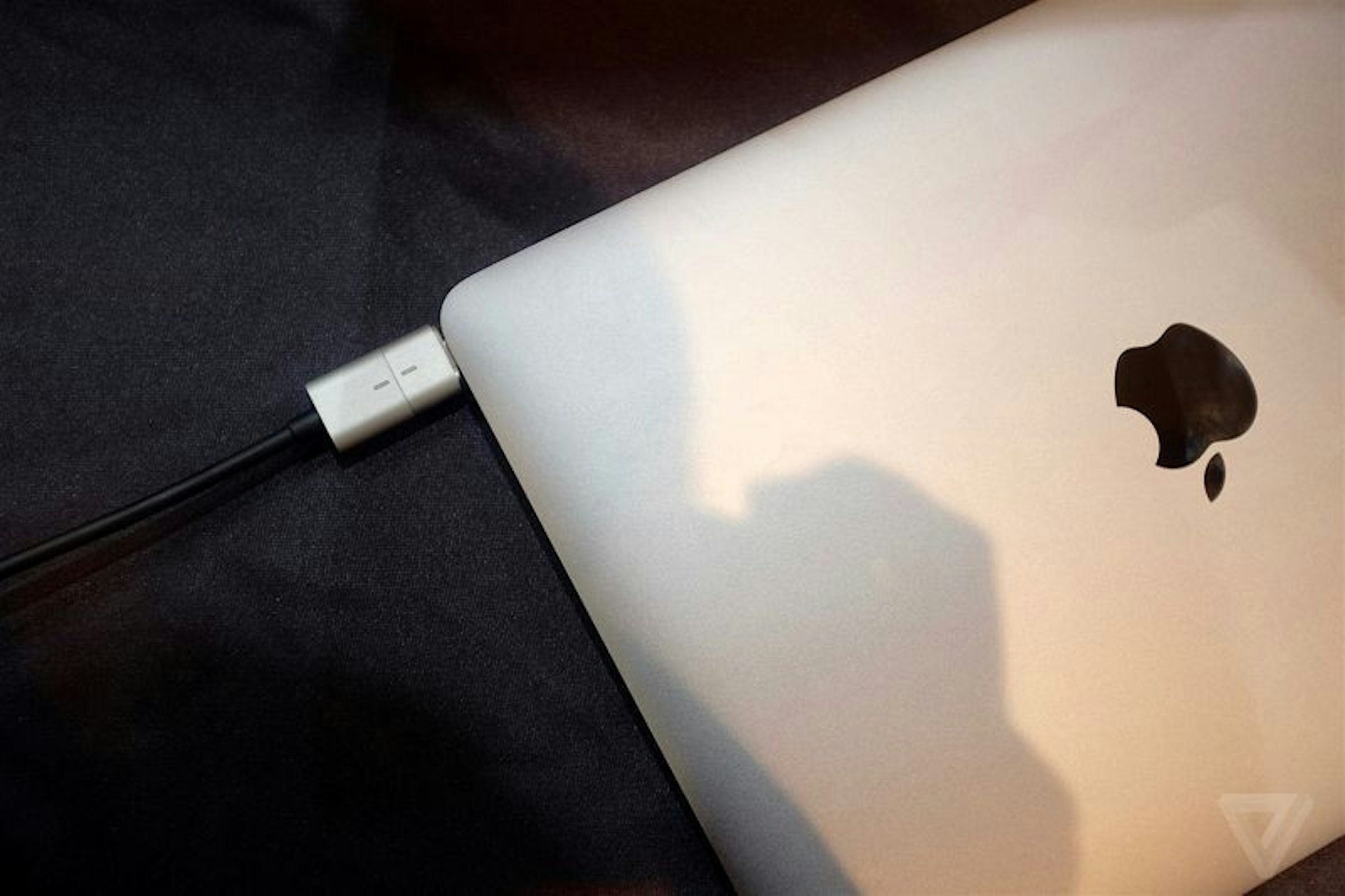 是CES 2016：買 New Macbook 卻因為舊充電器無法相容的朋友有福囉！這篇文章的首圖
