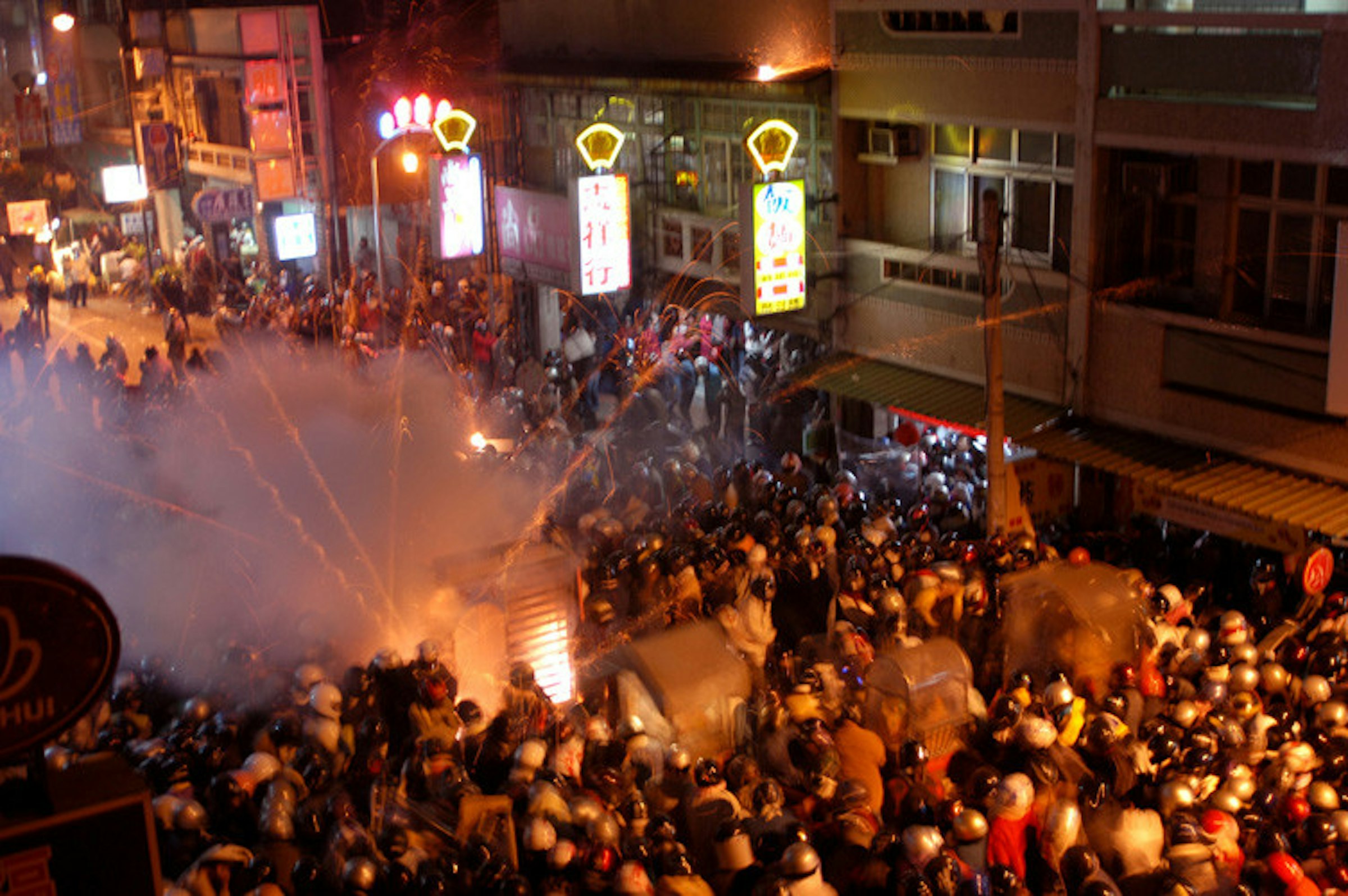 鹽水武廟, 盐水蜂炮, 塩水蜂砲, Beimen District, Liuying District, Taipei, Lantern Festival, District, Chinese New Year, , 鹽水 蜂 炮, Crowd, People, Event, Audience, Public event, Stage, Festival, Party