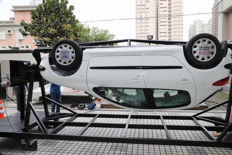 照片中包含了汽車、汽車、防守駕駛、台南、保險槓