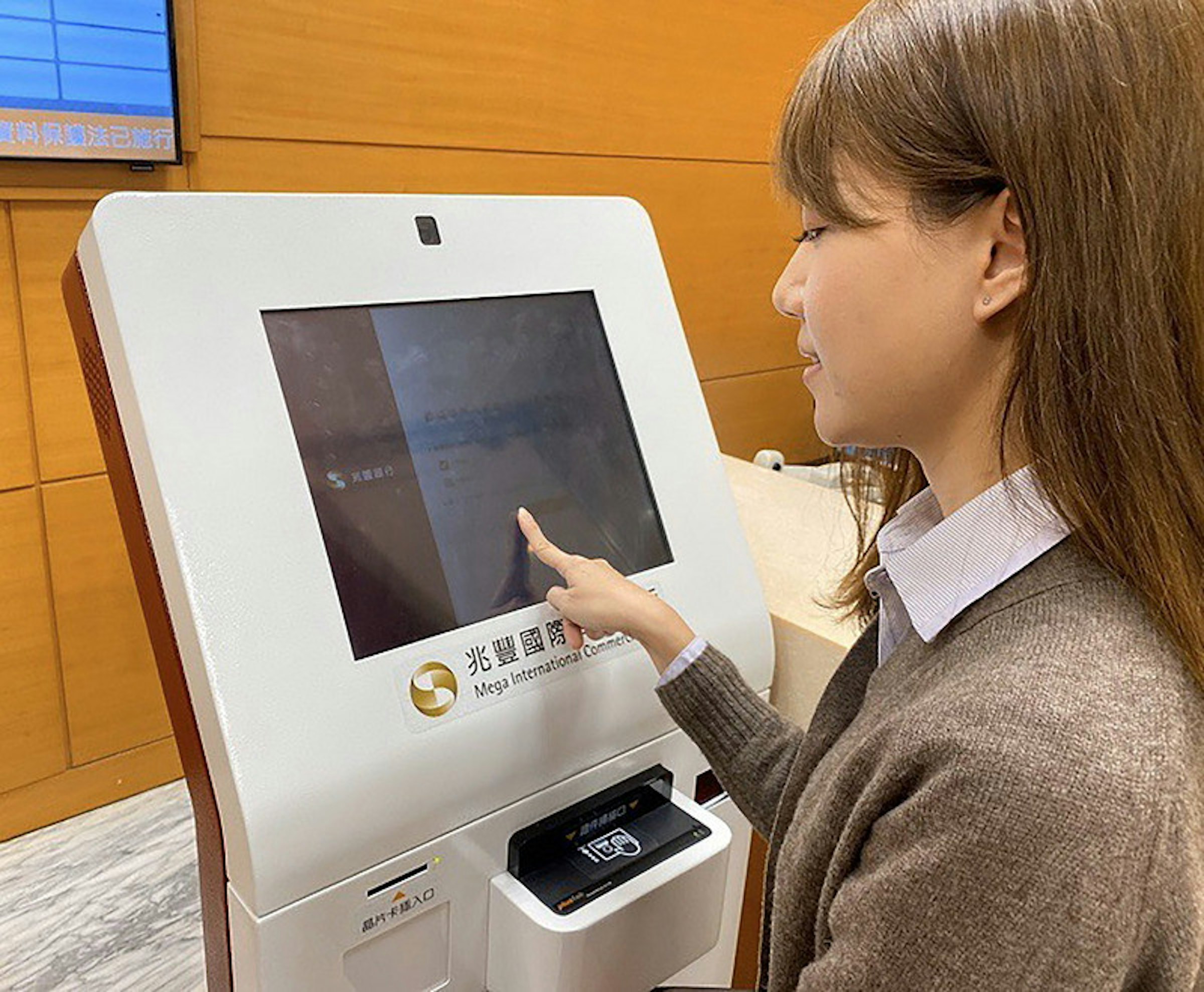 照片中提到了兆豐國際、Mega Internationar Commer，包含了個人電腦、中央通訊社、2020年台灣立法院選舉、林慶義、2020年台灣總統大選