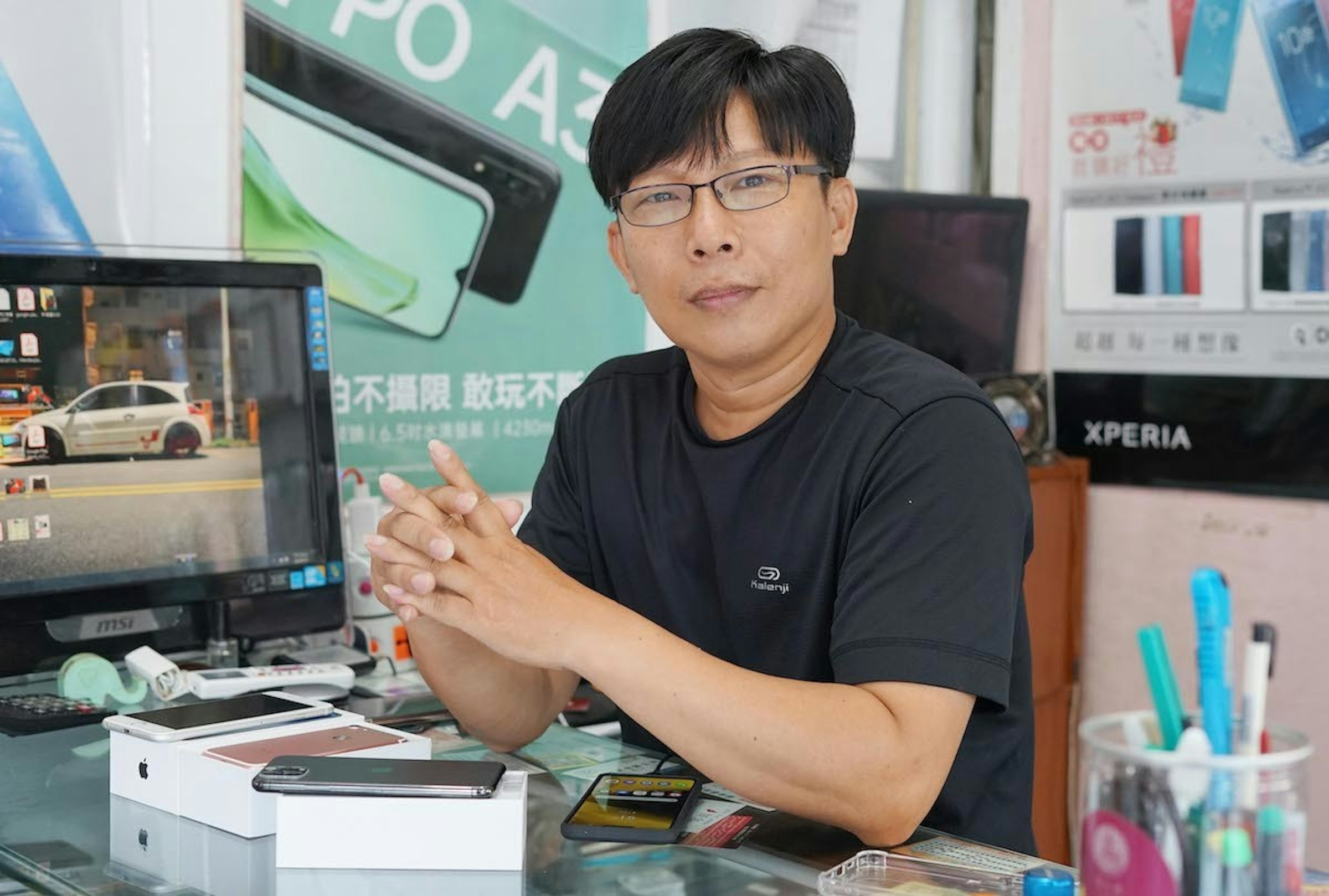 照片中提到了10、GORA、00，包含了電子產品