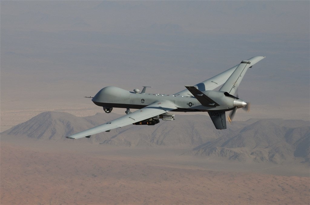 照片中包含了mq 9收割者無人機、通用原子MQ-9收割機、通用原子MQ-1捕食者、無人駕駛的航空機、美國空軍