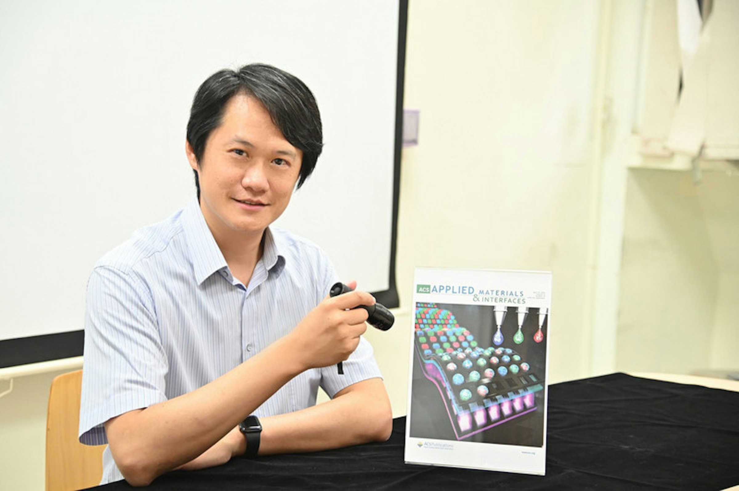 照片中提到了es APPLIED MATERIALS、& INTERFACES，包含了量子點、國立清華大學、中央通訊社、量子點、林嘉欣