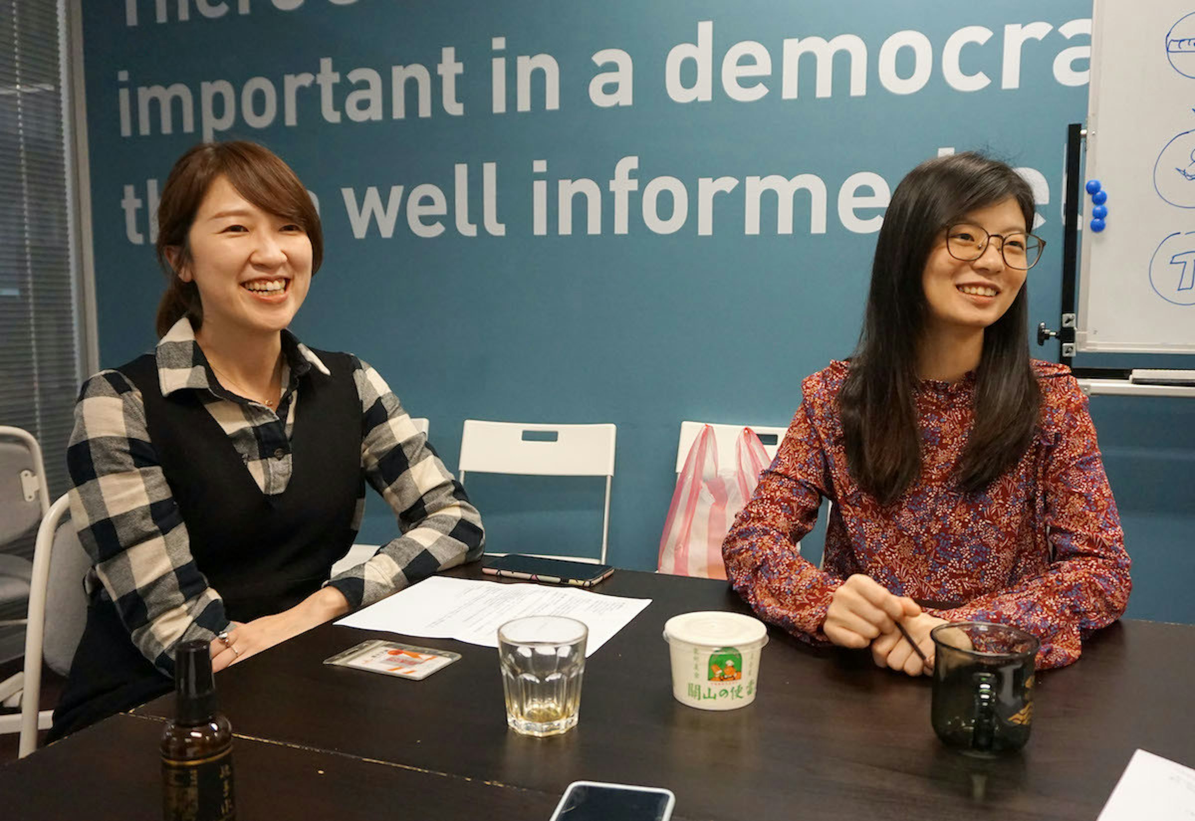 照片中提到了important in a democra、well informe、tl，包含了介紹、公共關係、儀表、會話、機構