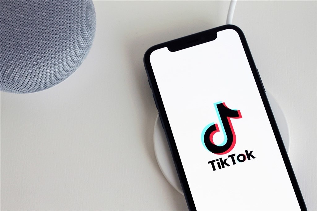 照片中提到了TikTok，包含了看tiktok、TikTok、社交媒體、井號、微信