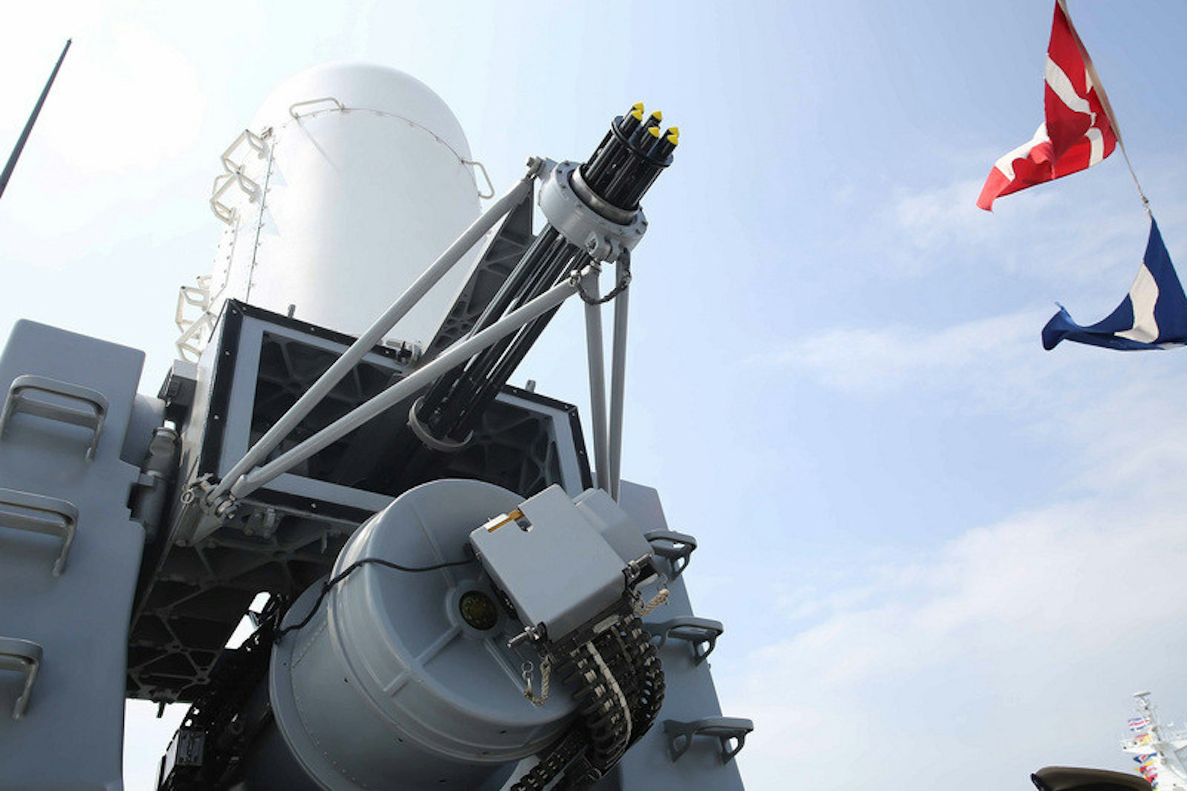 照片中包含了方陣CIWS、方陣CIWS、中央通訊社、近距離武器系統、台灣