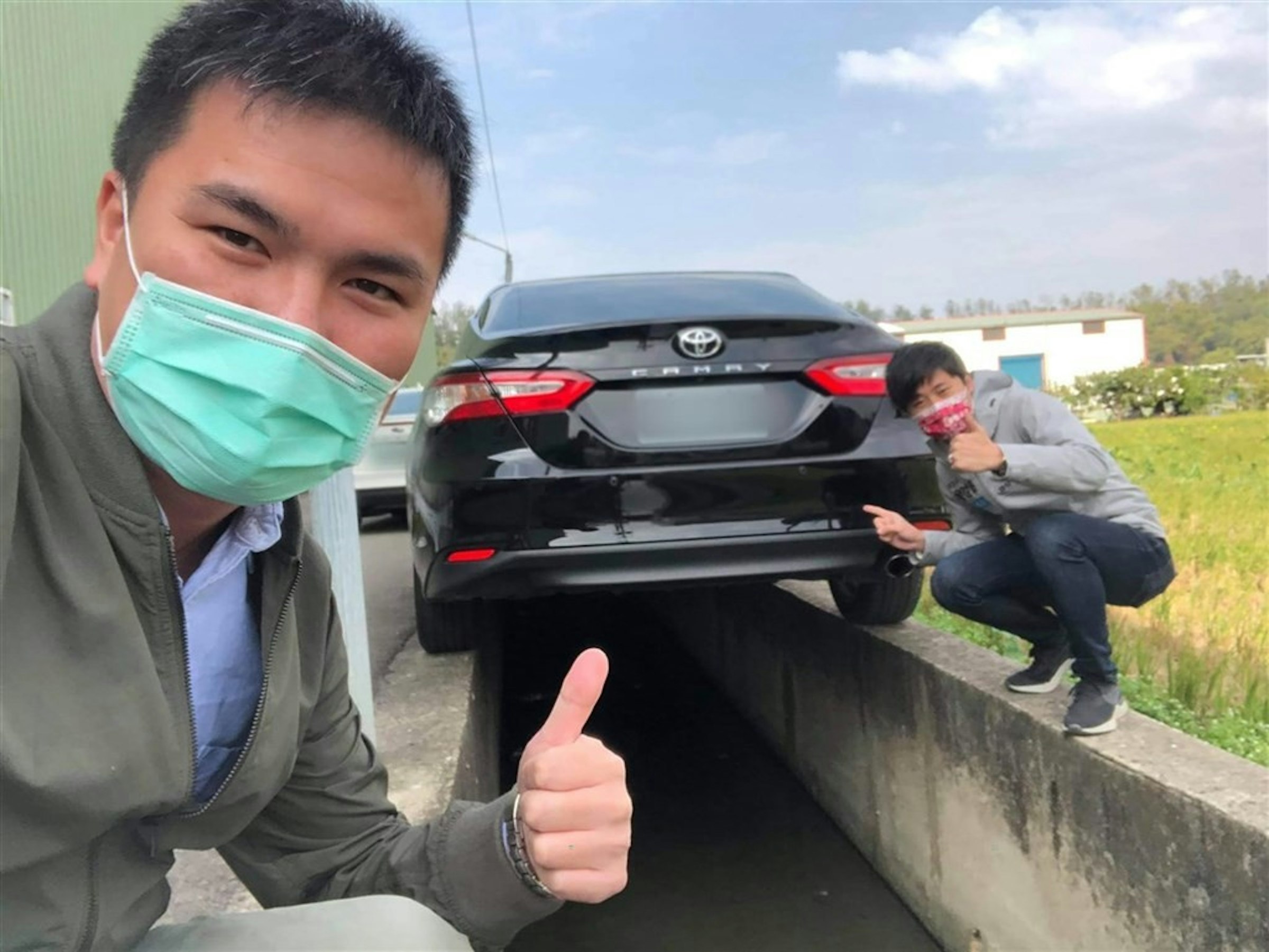 照片中提到了CRM R，包含了苗栗縣議會、苗栗縣議會、汽車、中型車、停車處