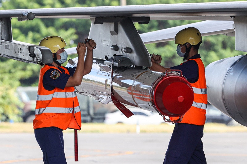 照片中提到了THE、A,包含了航空、魚叉、飛機、空軍、航空