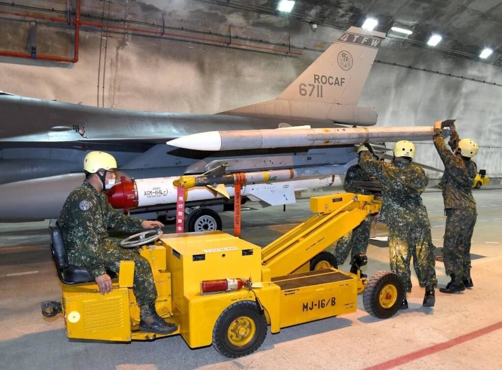 照片中提到了AGM-84L-1、SATANI348、ATFW，包含了導彈、韓光操、空軍、嘉山空軍基地、中華民國空軍