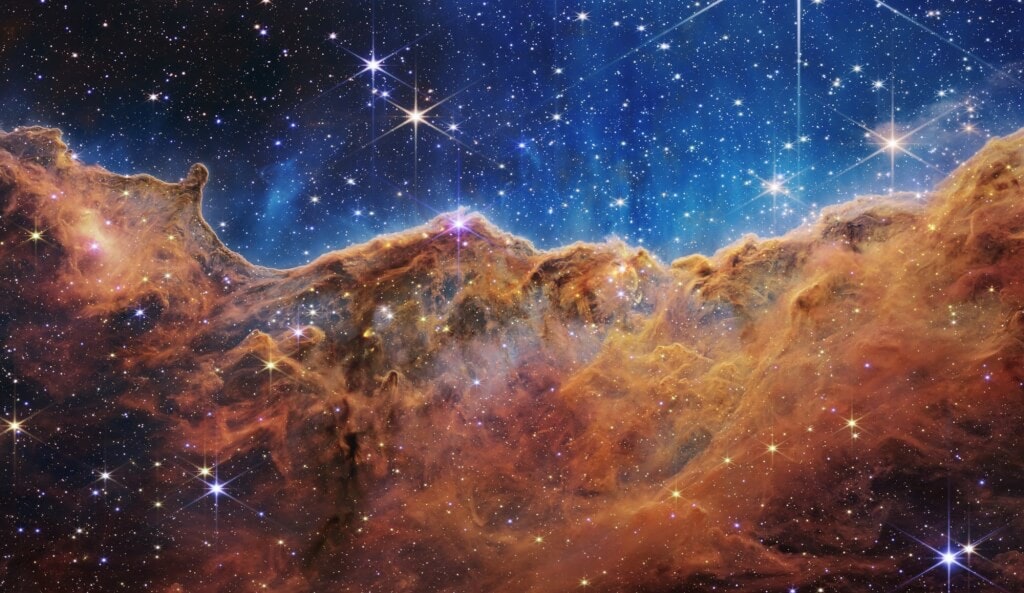 照片中包含了船底座星雲、船底座星雲、星雲、詹姆斯·韋伯太空望遠鏡、星