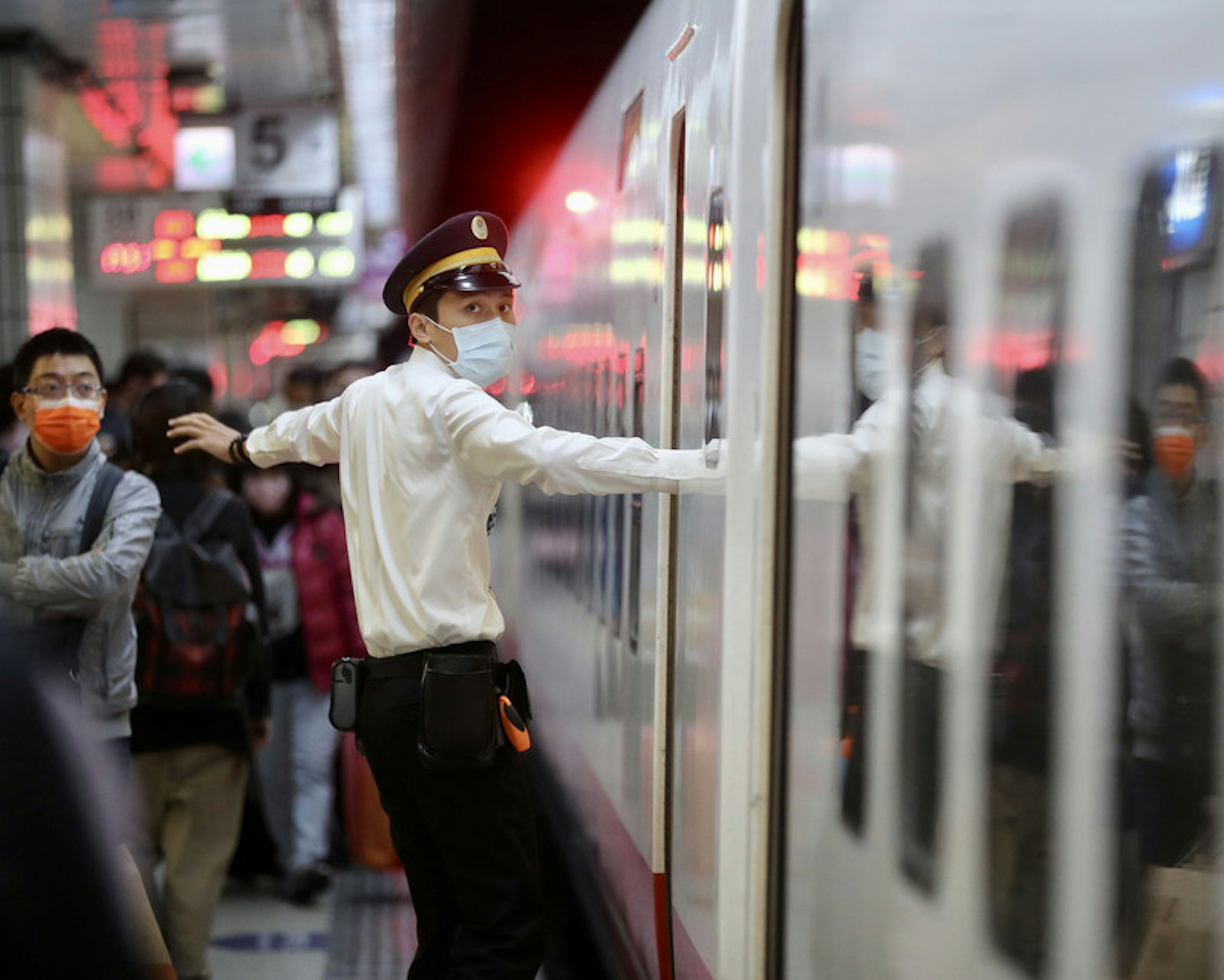 照片中提到了5.，包含了車輛、王國才、台灣鐵道局、培養、中央通訊社