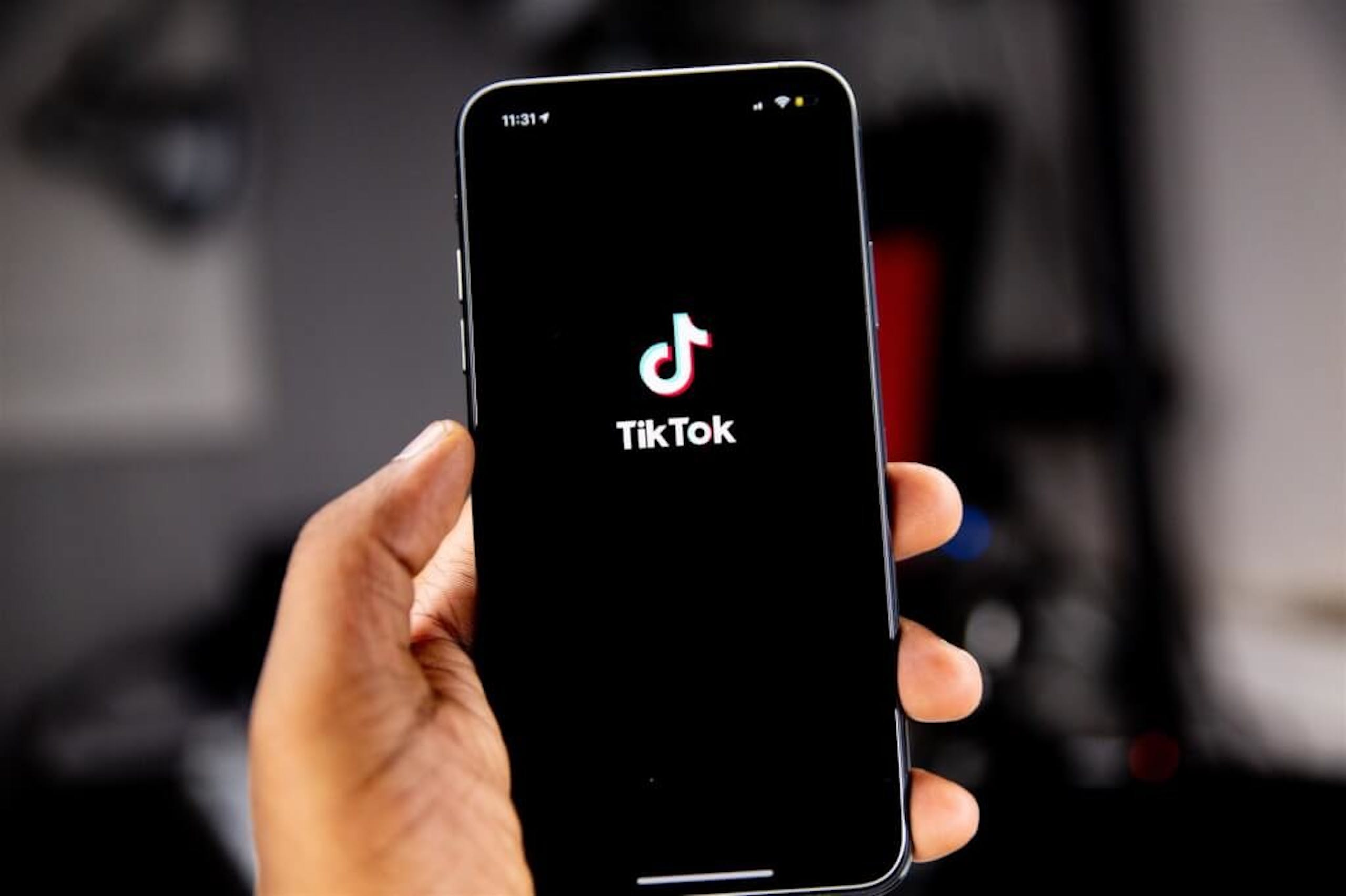 照片中提到了11:31、J、Tik Tok,包含了抖音免費、TikTok、市場行銷、博客、社交媒體
