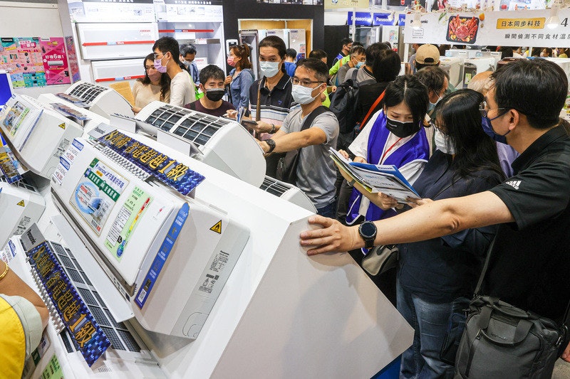 照片中提到了land、praBas、品,包含了顧客、塞雷娜·威廉姆斯、台灣、中央通訊社、聚焦台灣