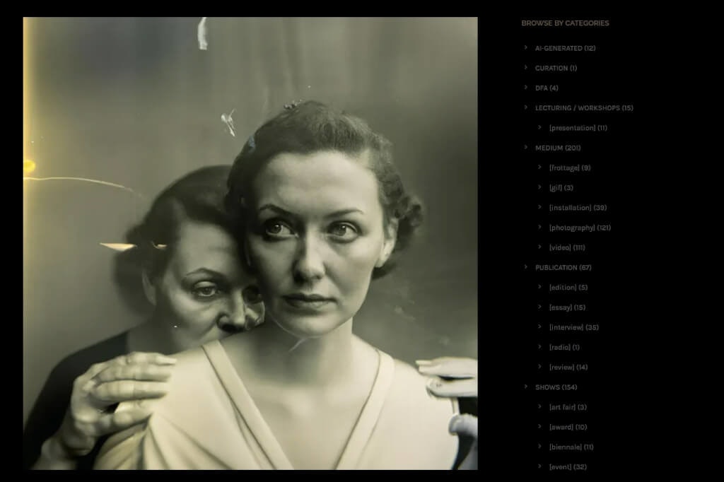 照片中提到了BROWSE BY CATEGORIES、> CURATION (1)、>,包含了索尼攝影獎 ai、索尼世界攝影獎、攝影、圖片、獎