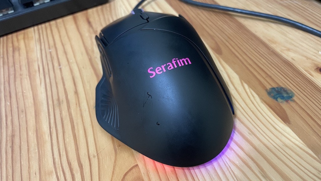 照片中提到了Serafim，跟電子增益有關，包含了老鼠、輸入設備、電腦鼠標、周邊設備、產品設計