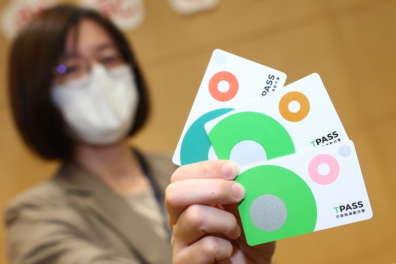 照片中提到了DASS、GEAR、TPASS,跟天梭有關,包含了聯合每日新聞、台灣、udn.com、暴雨、健康