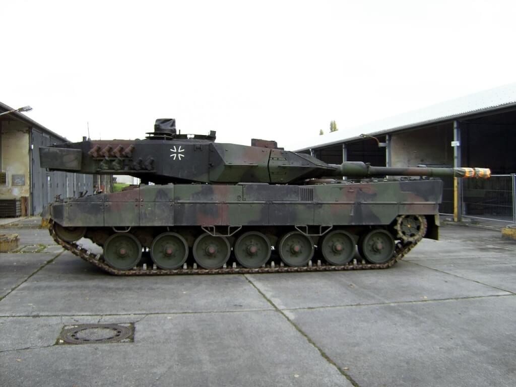 照片中提到了コル，包含了豹2 a6、豹、豹2、坦克、M1艾布拉姆斯