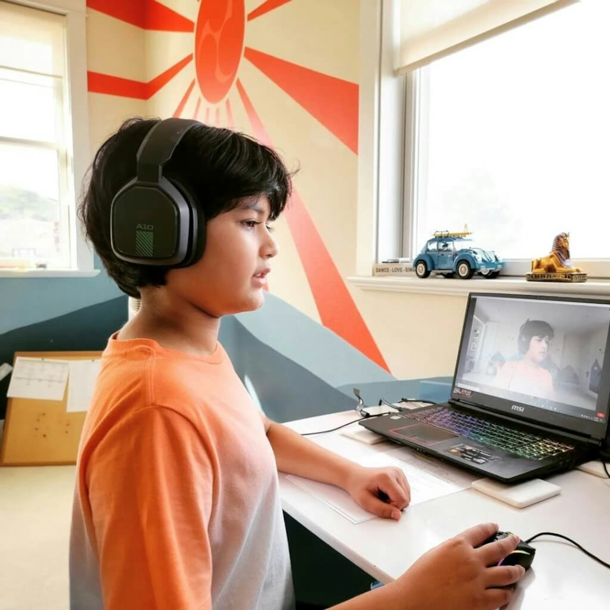 照片中提到了A10、DANCE-LOVE-NO、msi，包含了電腦專業、聖克拉拉大學、大學、工程、不列顛哥倫比亞大學