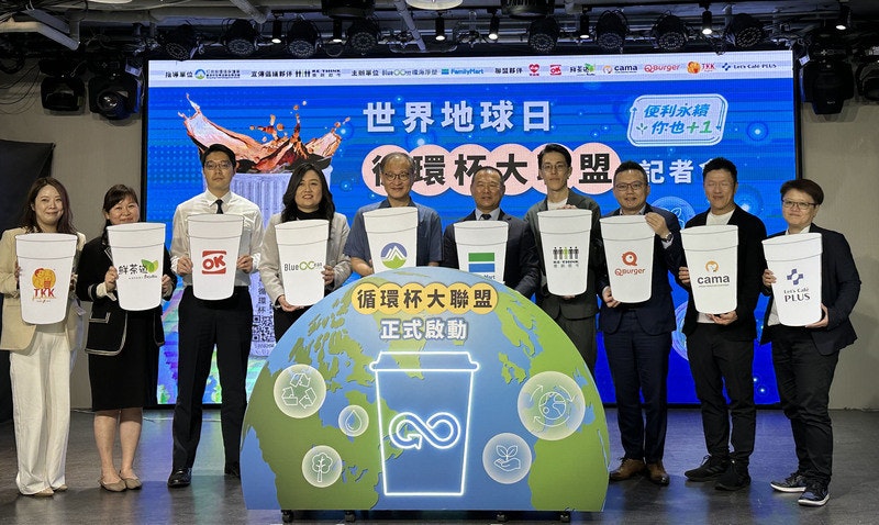 照片中提到了TKK、鮮茶达面、-Pake,包含了球隊、賴清德、中央通訊社、新服務、台北市