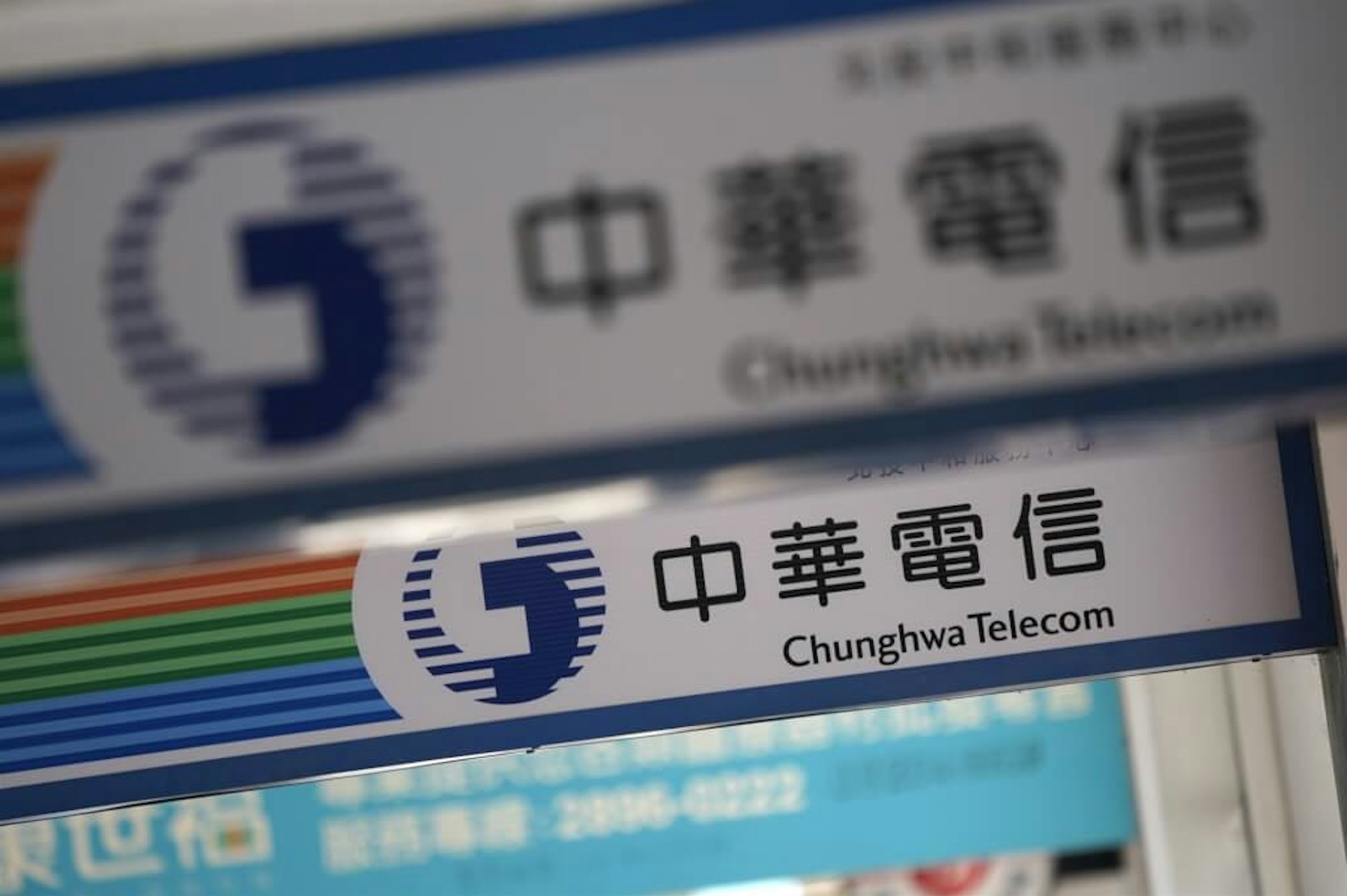 照片中提到了BO、G 中華電信、美中華電信，跟中華電信、中華電信有關，包含了標籤、中華電信、電信、台灣手機