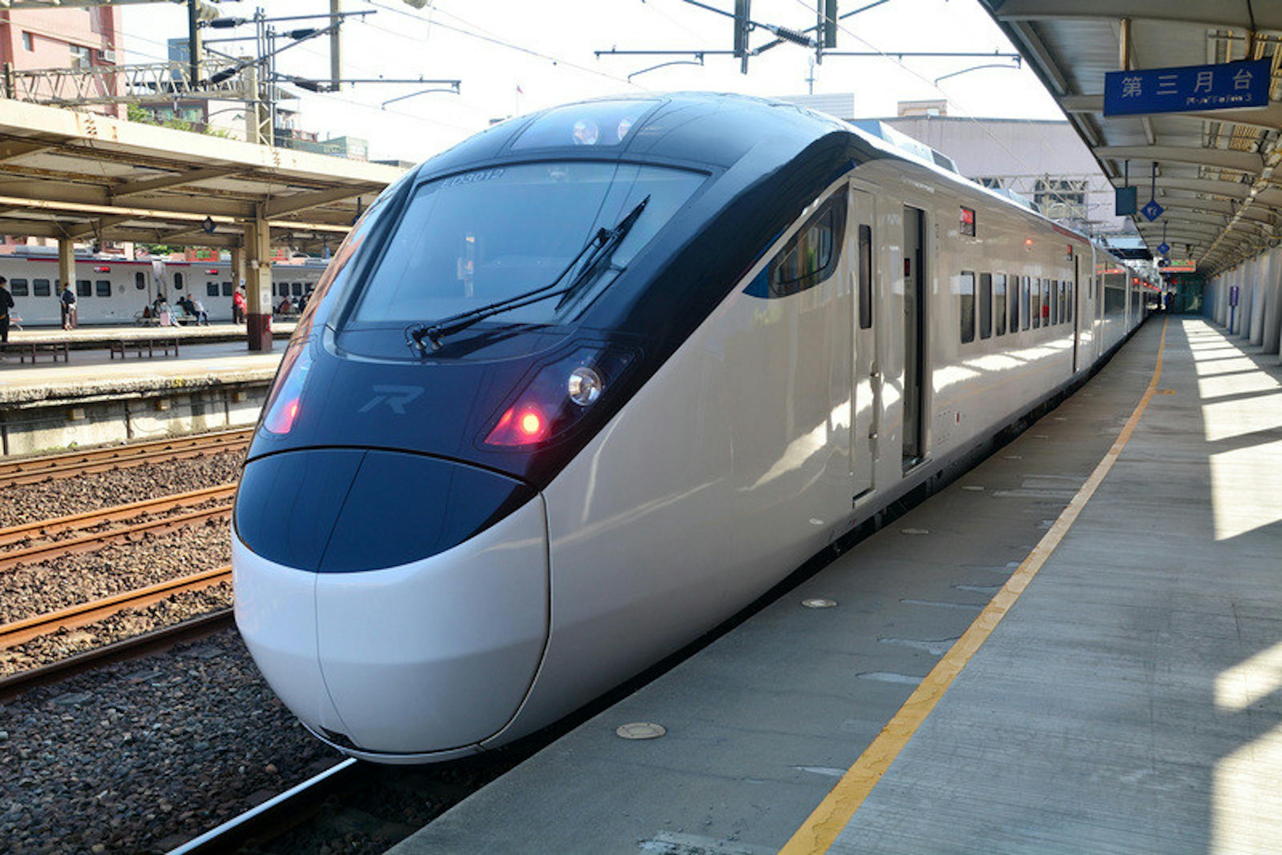 照片中提到了第三月台，包含了台鐵、培養、鐵路交通、動車組3000系列、子江特快