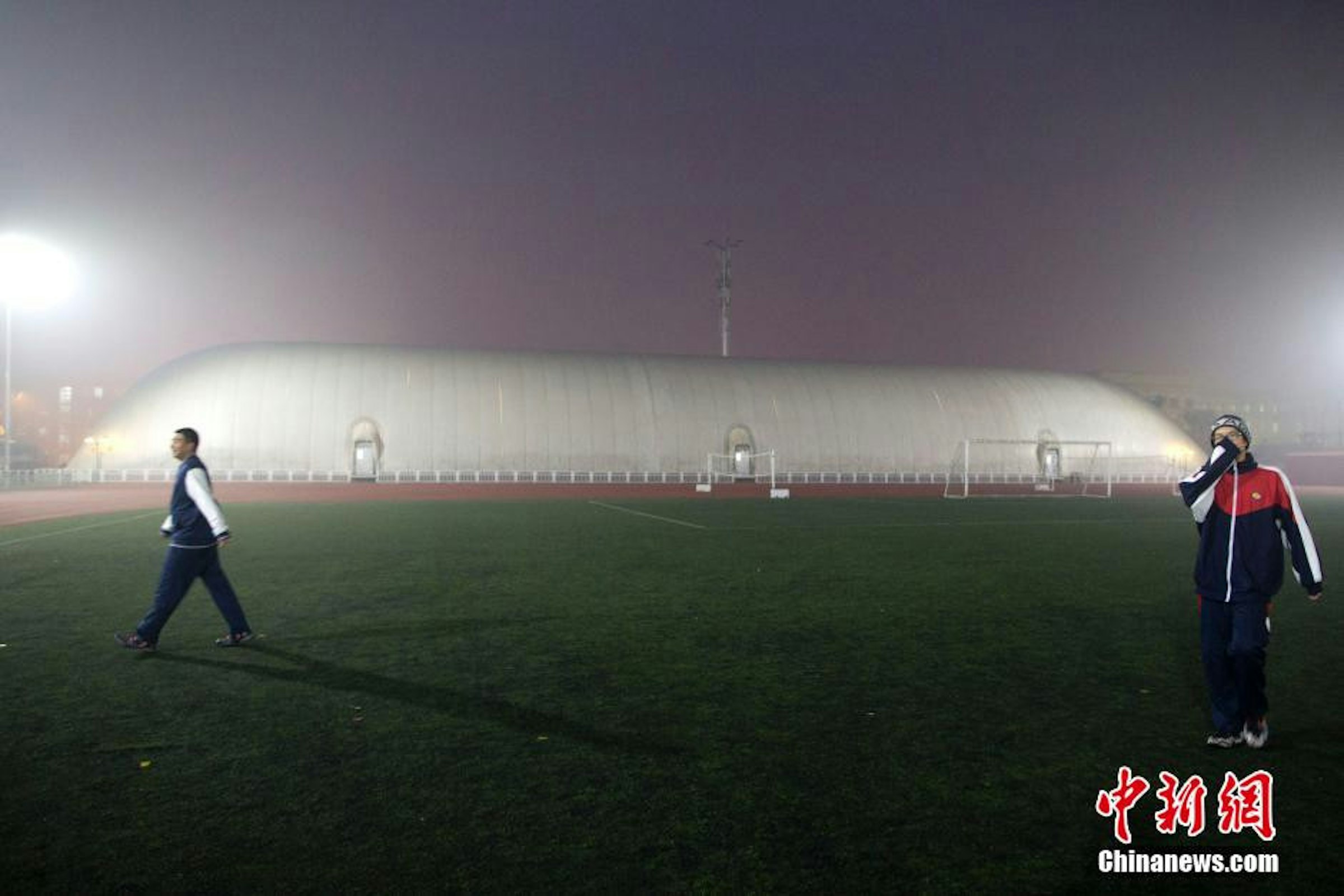 是可將PM2.5隔絕於外的氣囊體育館這篇文章的首圖