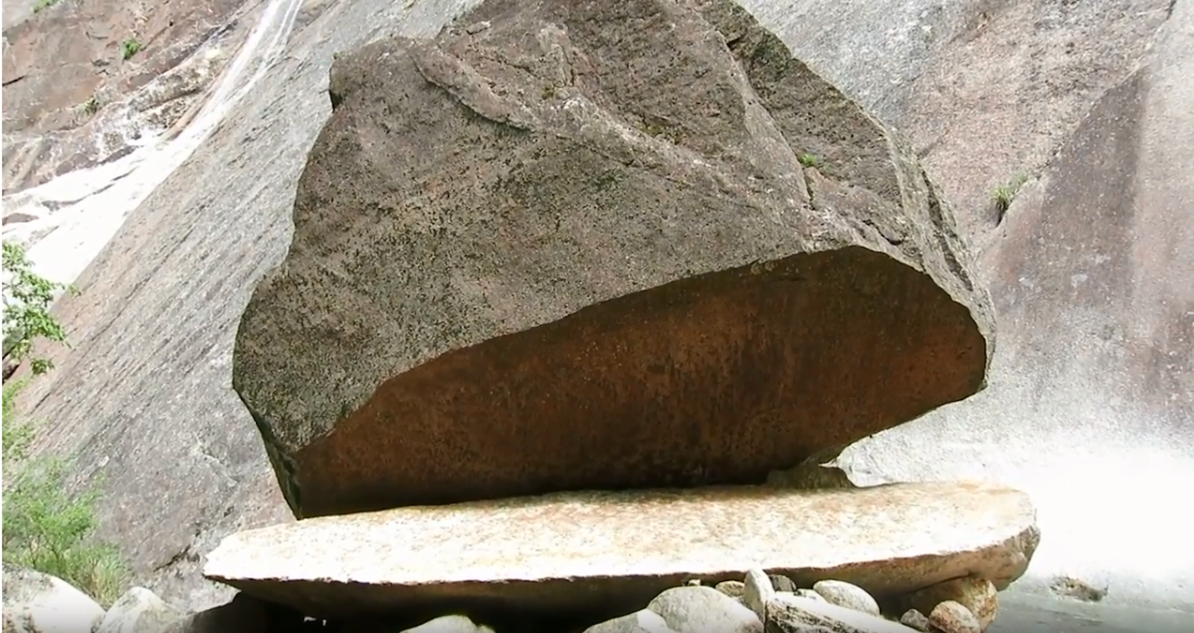 パックン岩(Pack-Man Rock), Shishigawa, Outcrop, Pac-Man, Geology, Boulder, , Rock, Boulder, Megalith, boulder, rock, boulder, bedrock, outcrop, geology, megalith, formation