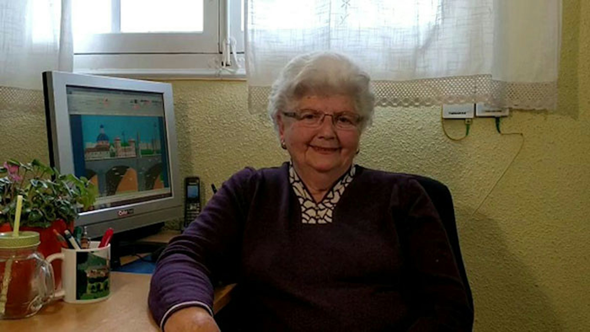 The Technomancer, Microsoft Paint, Microsoft, , Drawing, Computer Software, Paint, , Artist, Computer, Microsoft Paint, senior citizen, communication, smile, fun, glasses, grandparent, house, electronic device, flower, plant