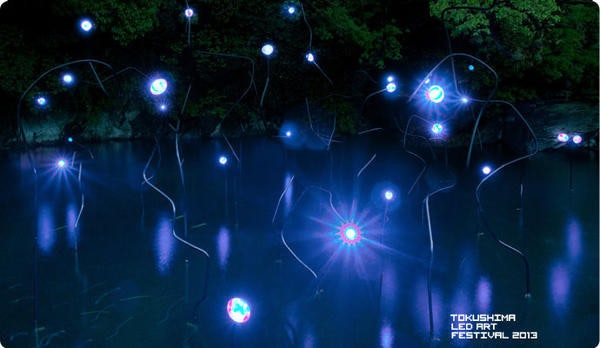 是超魔力LED演出，看看LED王國的德島LED藝術節這篇文章的首圖