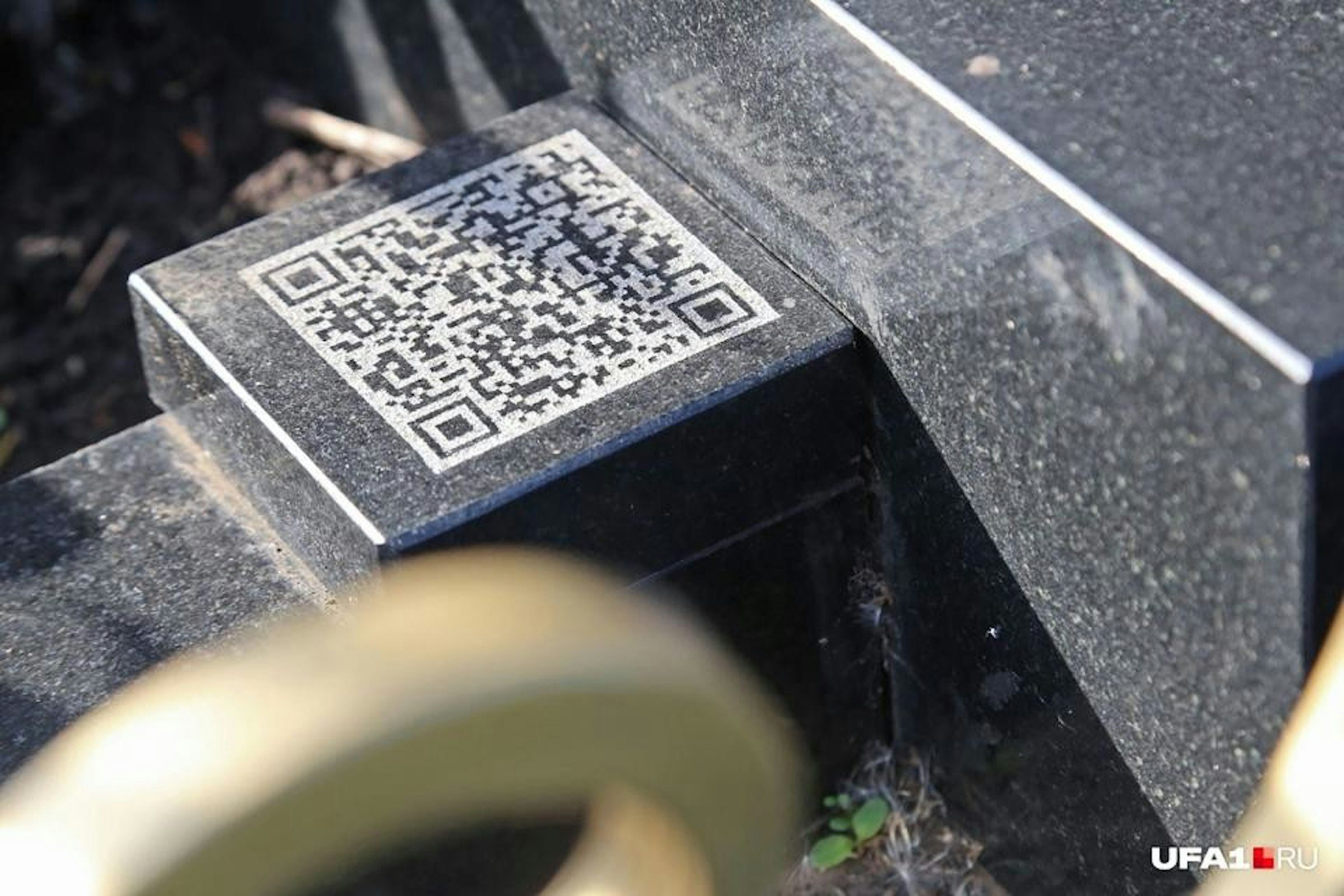 Headstone, iPhone 6, Ufa, Smartphone, Cemetery, Grave, Burial, , Death, , iPhone, automotive exterior
