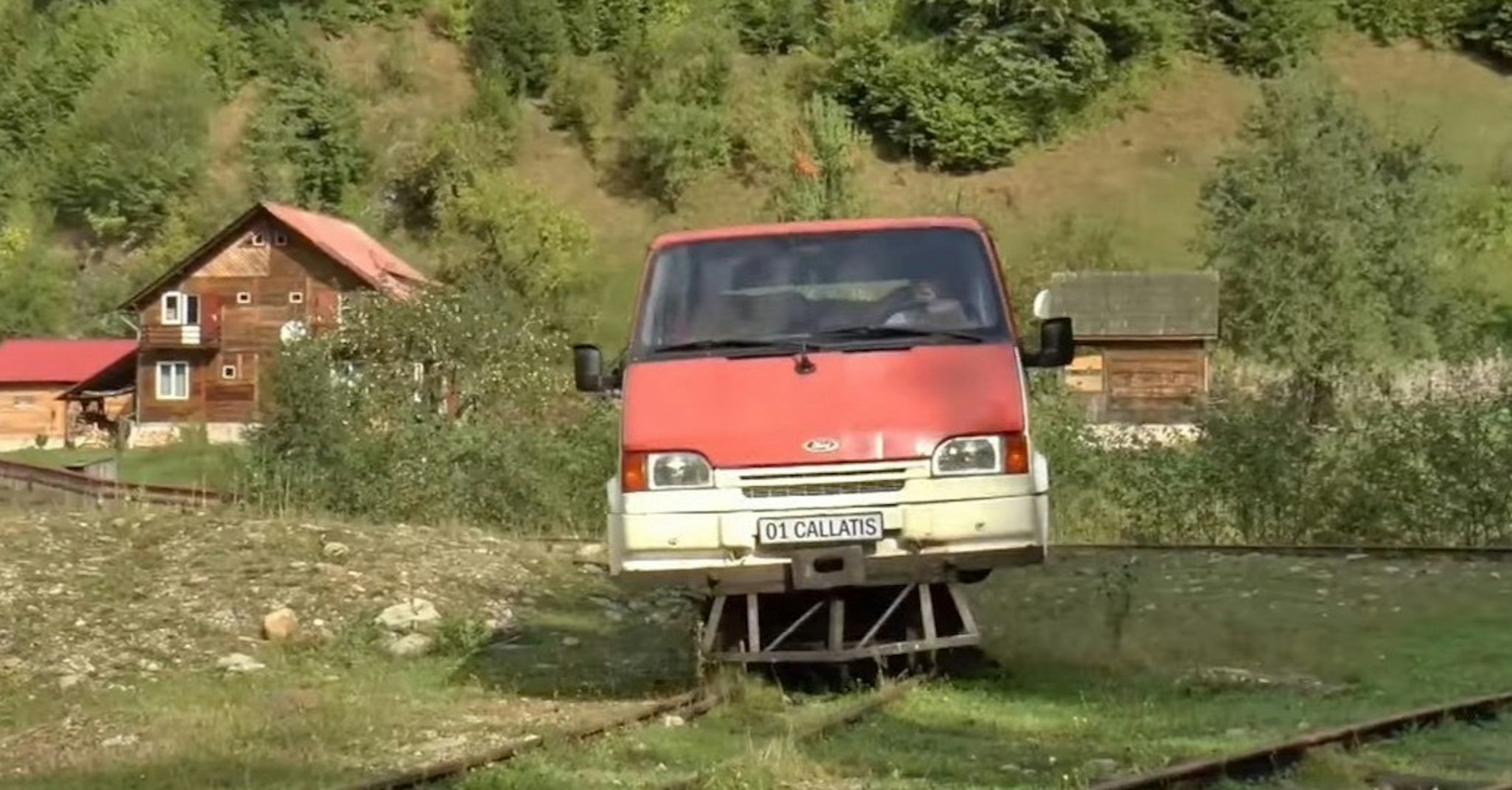 Van, Minivan, Car, Train, Railway, Romania, Goods wagon, , , Off-road vehicle, van, motor vehicle, car, vehicle, transport, van, off roading, mode of transport, commercial vehicle, city car, automotive exterior