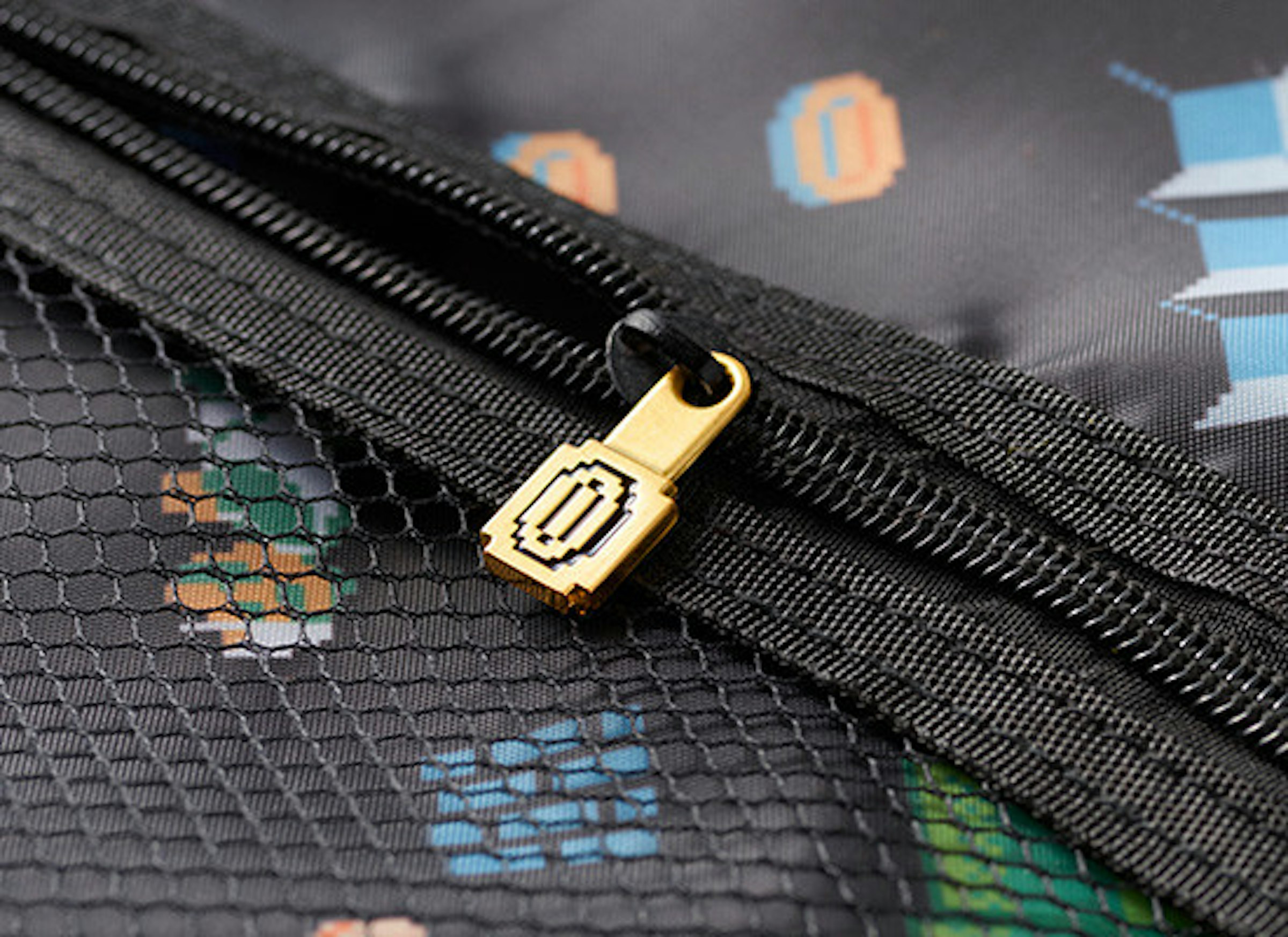 Zipper, Material, Font, Metal, Brand, zipper, Zipper, Fashion accessory, Material property, Baggage, Leather