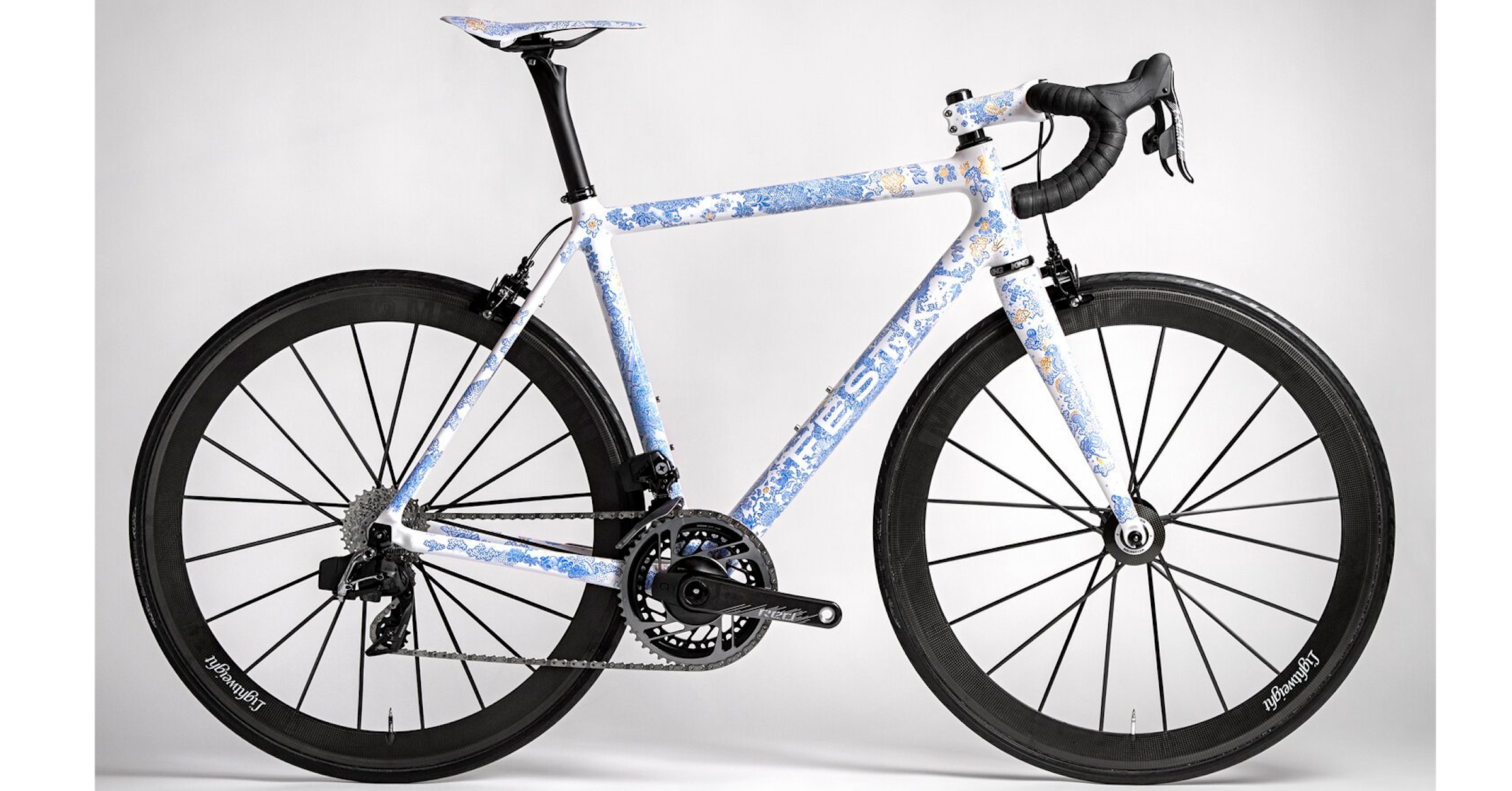 照片中提到了nybiamybig、Lightweight，包含了坎農代爾系統六ultegra、坎農代爾自行車公司、自行車、Cannondale SystemSix Carbon Ultegra 2019、賽車自行車